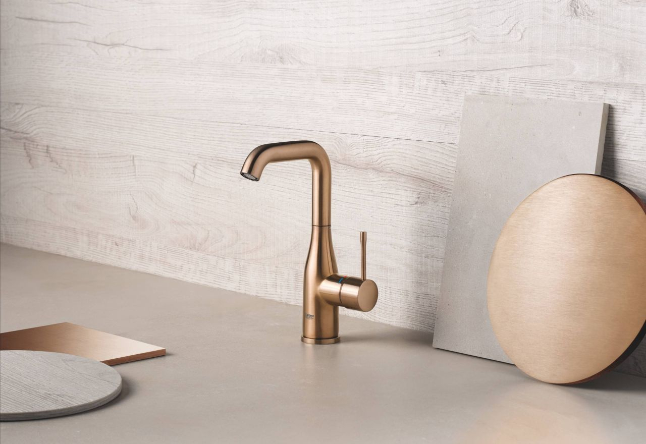 Grohe essence. Смеситель для раковины Grohe Essence New 32628gl1. Grohe Essence смеситель для раковины. Grohe Essence золото. Смеситель для раковины Grohe Essence New.